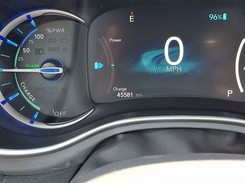 Used 2024 Chrysler Pacifica Limited FWD image 22