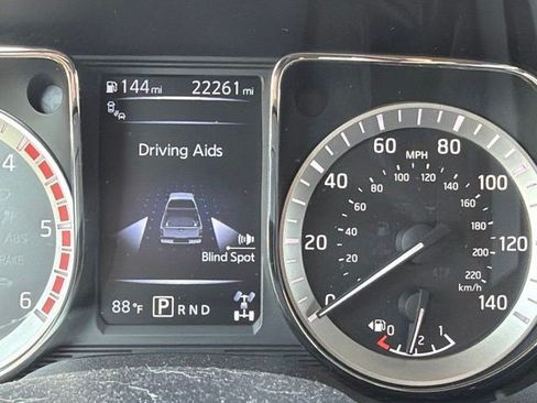 Used 2017 Nissan Titan SL AWD/4WD image 18
