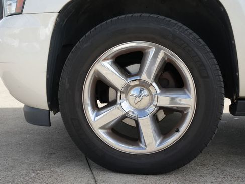 Used 2014 Chevrolet Tahoe LTZ RWD image 22