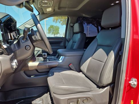 Used 2024 GMC Sierra 1500 SLT image 9