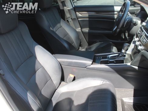 Used 2018 Honda Accord Touring image 29
