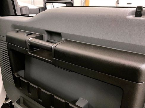 Used 2015 Ford F550 4x4 Regular Cab Super Duty image 23