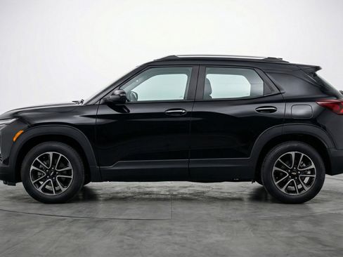 Used 2025 Chevrolet TrailBlazer LT FWD image 5