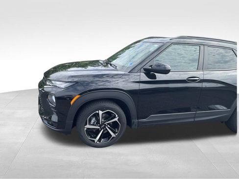 Used 2022 Chevrolet TrailBlazer RS w/ Sun and Liftgate Package FWD image 9