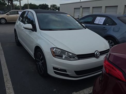Used 2017 Volkswagen Golf SE FWD image 2