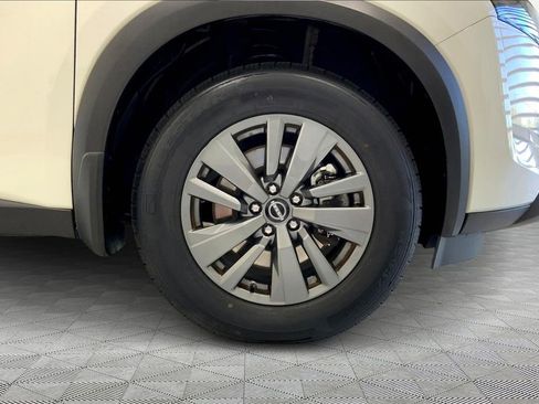 Used 2023 Nissan Pathfinder S image 22