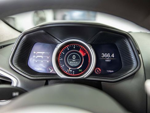 Used 2020 Aston Martin DB11 Coupe image 21