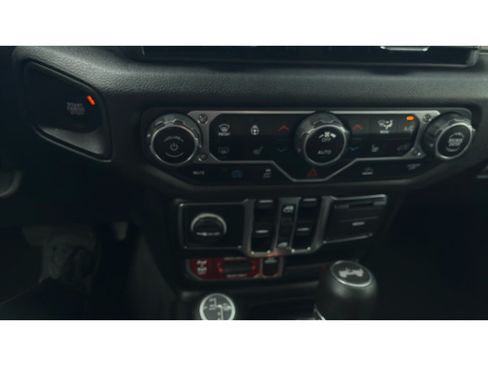Used 2024 Jeep Wrangler Unlimited AWD/4WD image 16