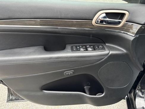 Used 2014 Jeep Grand Cherokee Overland w/ Advanced Technology Group AWD/4WD image 10
