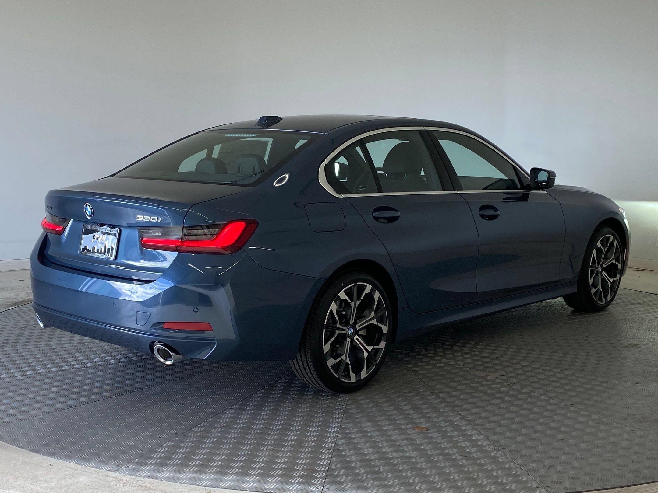 Used 2026 BMW 330i xDrive Sedan w/ Convenience Package AWD/4WD image 9