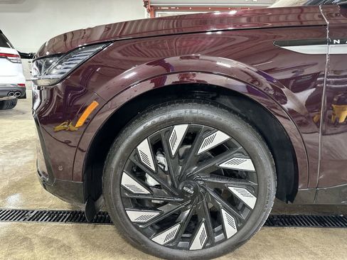 Used 2024 Lincoln Nautilus Reserve w/ Equipment Group 203A AWD/4WD image 19