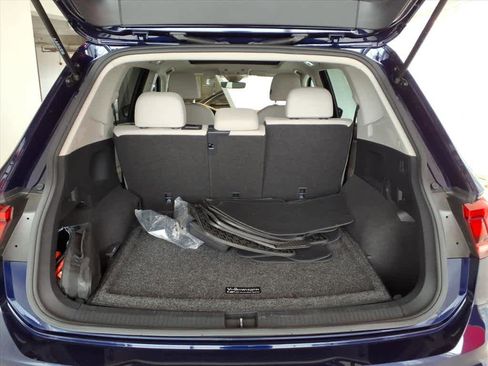 Used 2023 Volkswagen Tiguan SE w/ Panoramic Sunroof Package image 20