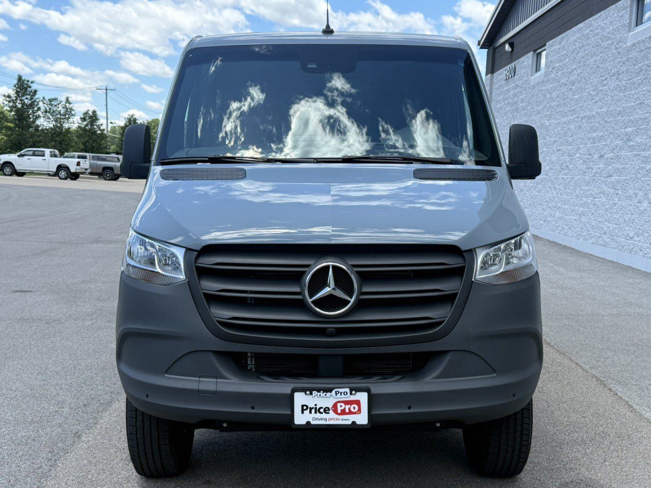 Used 2024 Mercedes-Benz Sprinter 2500 image 2