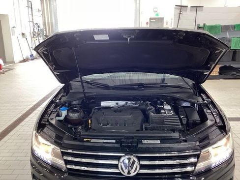 Used 2018 Volkswagen Tiguan SEL AWD/4WD image 16