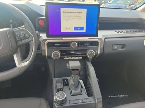 Certified 2025 Toyota Tacoma TRD Off-Road image 24