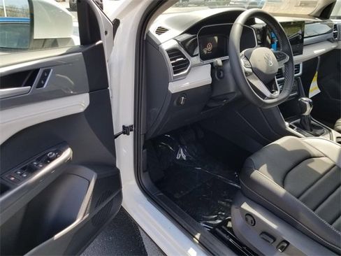 New 2025 Volkswagen Taos SEL image 6