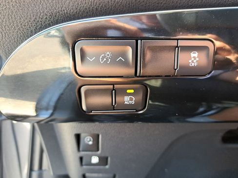 Used 2022 Toyota Prius Prime LE image 28