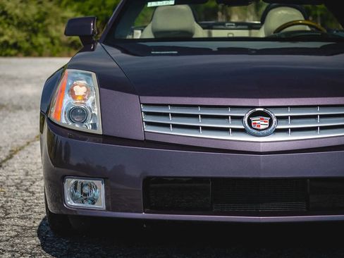Used 2004 Cadillac XLR image 30