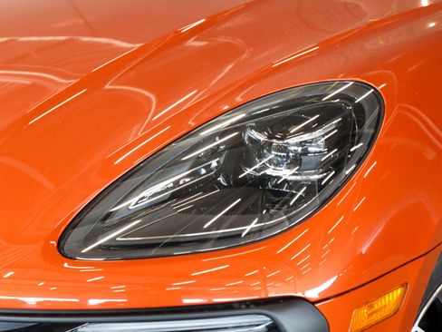 Certified 2025 Porsche Macan image 27