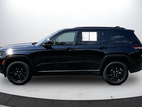 Certified 2024 Jeep Grand Cherokee Altitude AWD/4WD image 5