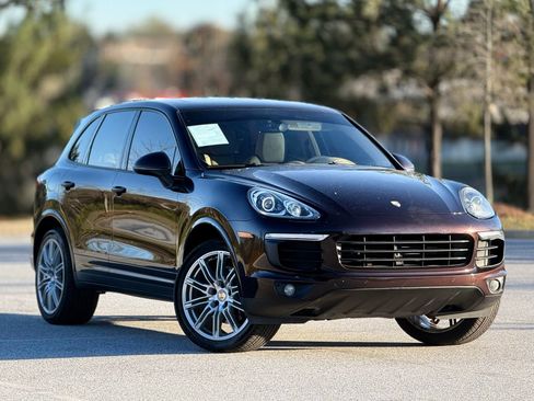 Used 2017 Porsche Cayenne Platinum Edition image 12