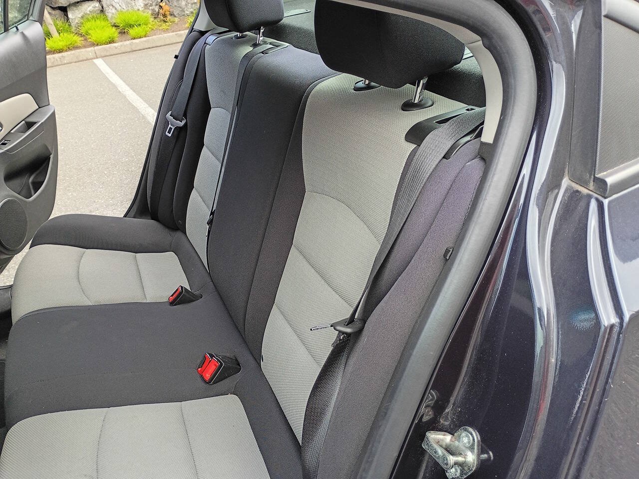Used 2015 Chevrolet Cruze LS FWD image 12