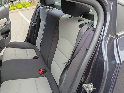 Used 2015 Chevrolet Cruze LS FWD image 12