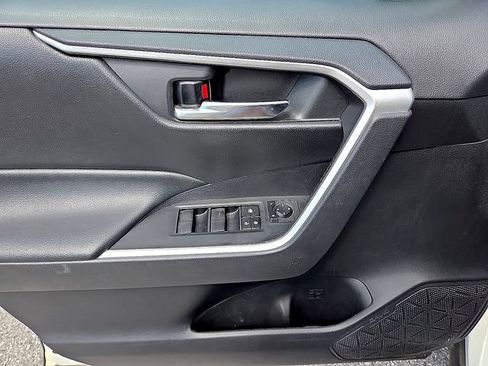 Used 2020 Toyota RAV4 XLE FWD image 15