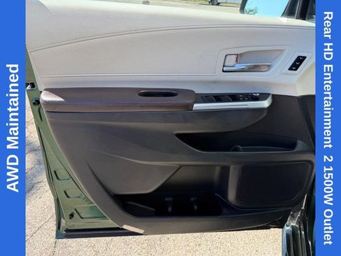 Used 2022 Toyota Sienna Platinum AWD/4WD image 21