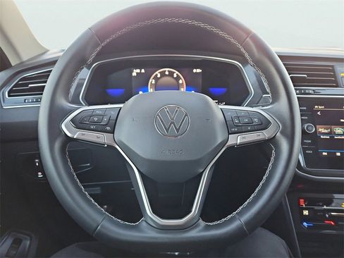 Used 2022 Volkswagen Tiguan SE image 28