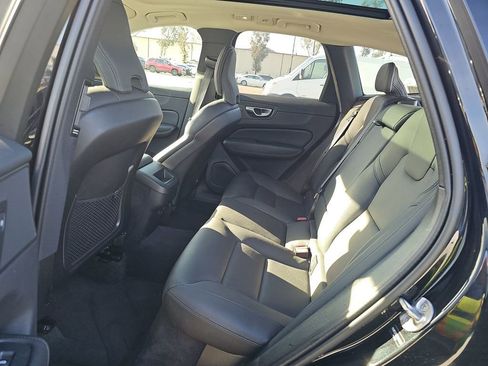 Used 2025 Volvo XC60 B5 Plus AWD/4WD image 8