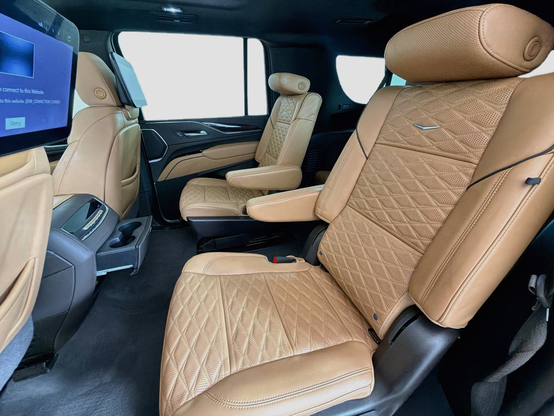Used 2024 Cadillac Escalade ESV Sport w/ LPO, ONYX Package AWD/4WD image 21