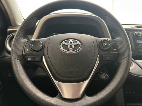 Used 2018 Toyota RAV4 LE w/ Carpet Mat Package AWD/4WD image 11