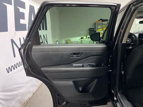 Used 2024 Nissan Pathfinder S image 23