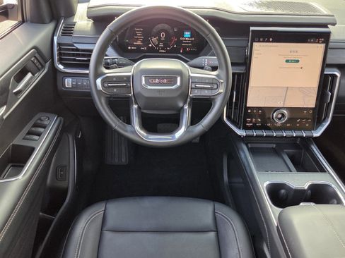 Certified 2026 GMC Acadia Elevation w/ Elevation Premium Package AWD/4WD image 14