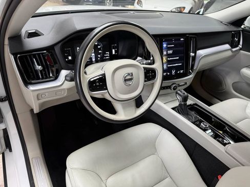 Used 2019 Volvo S60 T5 Momentum w/ Premium Package FWD image 9