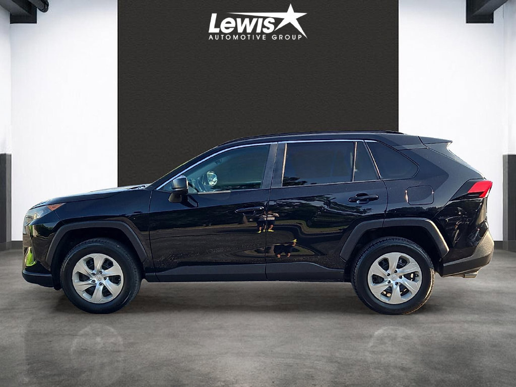 Used 2021 Toyota RAV4 LE FWD image 2