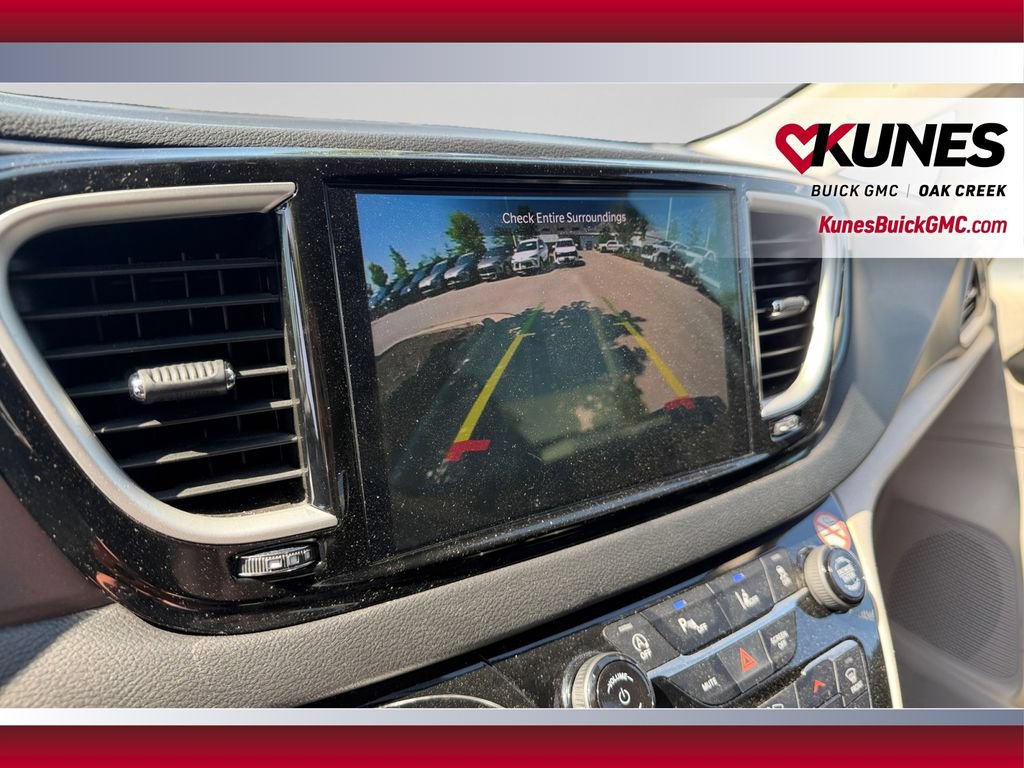 Used 2024 Chrysler Pacifica Touring-L FWD image 27