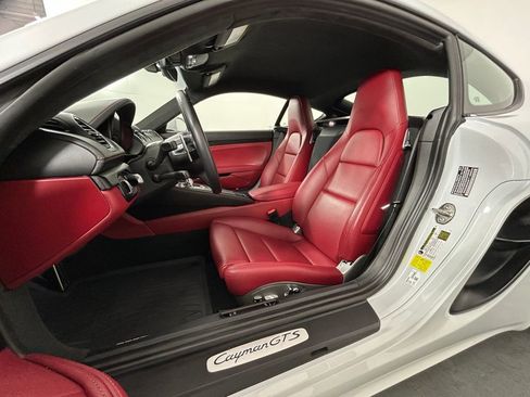 Used 2022 Porsche 718 Cayman GTS RWD image 5