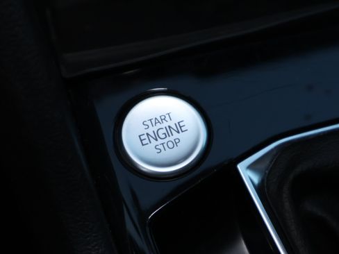 Used 2024 Volkswagen Taos SE FWD image 18