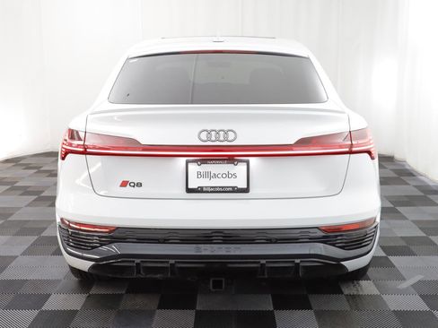Used 2024 Audi Q8 e-tron Premium Plus w/ Premium Plus Package image 18