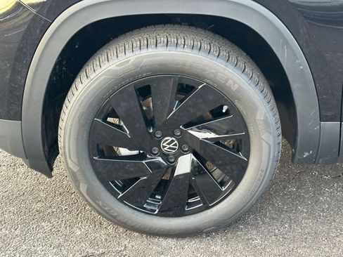 New 2026 Volkswagen Atlas SE image 10