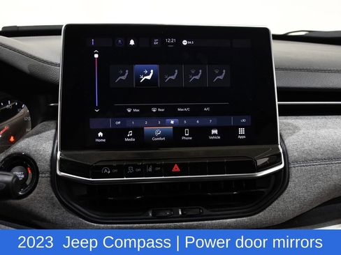 Used 2023 Jeep Compass Latitude image 18