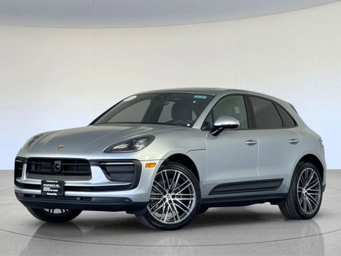 Certified 2025 Porsche Macan image 1
