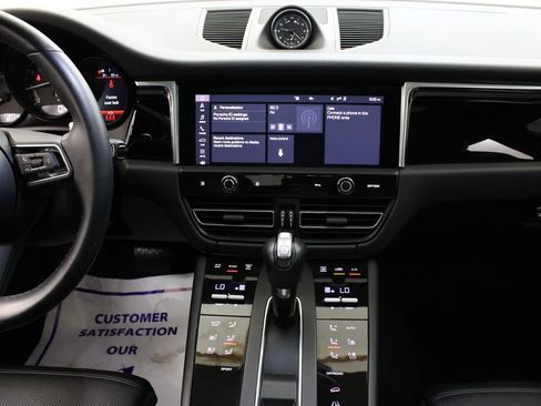 Certified 2023 Porsche Macan AWD/4WD image 28