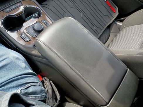 Used 2023 GMC Acadia SLE w/ Driver Convenience Package image 27