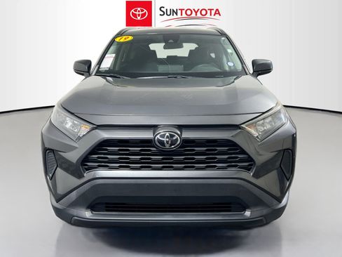 Used 2019 Toyota RAV4 LE FWD image 10