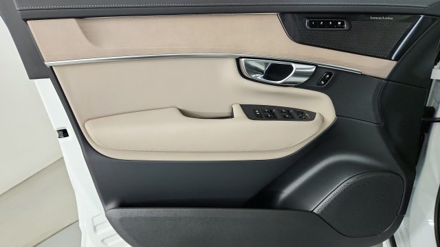 Used 2026 Volvo XC90 B6 Plus w/ Protection Package Premier AWD/4WD image 9
