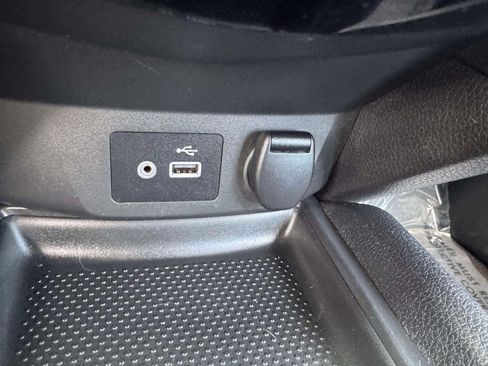 Used 2020 Nissan Rogue S FWD image 34