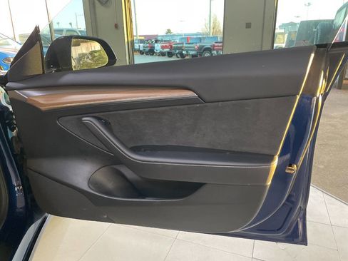 Used 2023 Tesla Model 3 Standard Range image 27